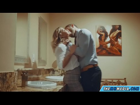 ❤️ Kiam belplena blondulo delogas vin en publika necesejo ❤️❌ Porno vk ĉe eo.redpornpictures.ru ❤